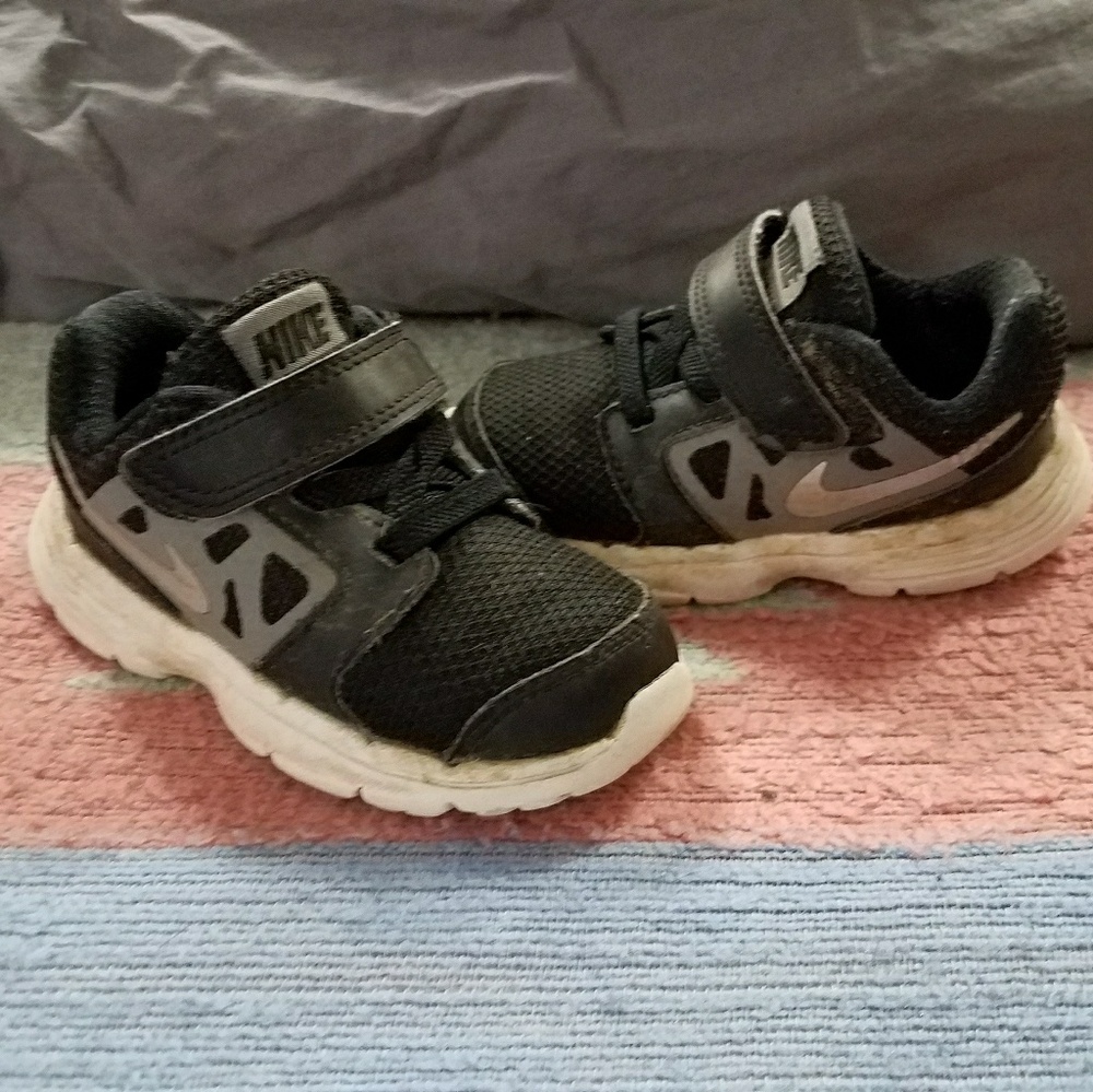 Nike sneakers toddler size 6